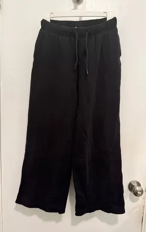 Old Navy straight sweat pants. Black XS (25 1/2”) inseam thumbnail 1