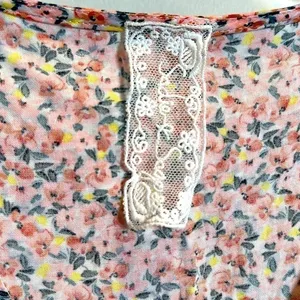 Sadie & Sage Peplum Top Womens Medium Pink Floral Twist Front Prairie Dainty‎ thumbnail 3