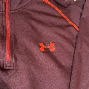 Under Armour GUC ladies Large HeatGear 1/4 zip top thumbnail 2