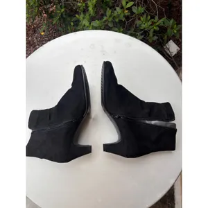Aerosoles Womens Black Suede Ruched Ankle Boots‎ Low Heel Size 10 Heelrest Zip thumbnail 4