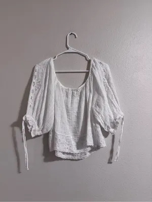 NWT American Eagle Outfitters White Eyelet Peasant Blouse thumbnail 3