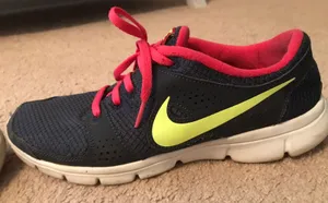 Nike Tennis Shoes thumbnail 2