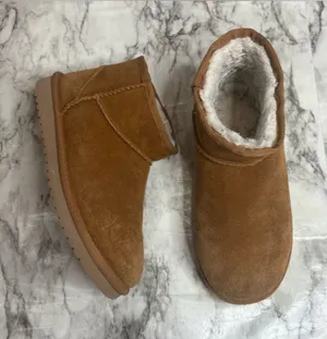 Koolaburra by Ugg Chestnut Suede Shearling Ankle short boots winter 8.5 brown thumbnail 1