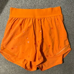 Lululemon Hotty Hot Short 4" *Logo Poco Logo Foil Amber Orange Size 4 thumbnail 5