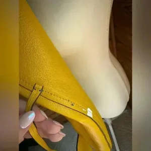 Marc Jacobs Wingman Tote Reversible Leather Tote in blue or yellow size XL thumbnail 12