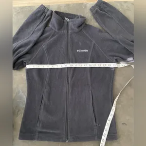 Sweatshirt with two front pockets and full zipper down thumbnail 7