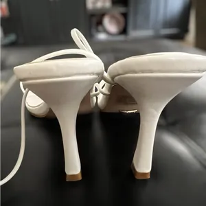 Billini- Sarine Strappy White Sandal size 6 NWOB thumbnail 4