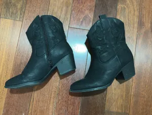 Black cowboy booties Size 8 thumbnail 1