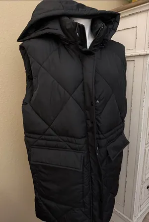 Primark Women’s Black Quilted Hooded Puffer Gilet thumbnail 1
