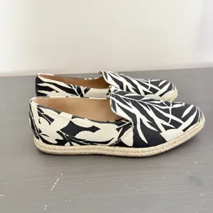 M.Gemi Espadrilles Agio 39.5 Black White Tropical Floral Print Slip On Loafers thumbnail 3