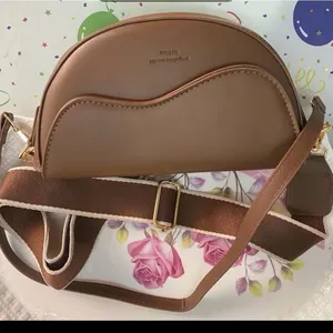 Unisex Brown Saddle Bag / camera bag with Wide Strap crossbody thumbnail 9
