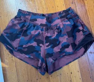 Lululemon Hotty Hot Shorts 2.5" Low-Rise thumbnail 1