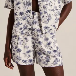Abercrombie & Fitch Women’s Tropical Linen Blend Tailored Shorts thumbnail 1