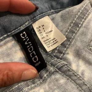 ‎H&M Jean Shorts Size 4 thumbnail 3