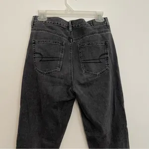 AMERICAN EAGLE AE Mom Jean Black Wash High Waisted High Rise Cropped Crop Ankle thumbnail 14