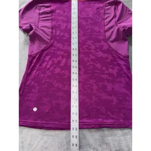 Lululemon‎ Run For Days Camo Short Sleeve Shirt in Regal Plum Size 4 thumbnail 5