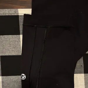 Lululemon crop Pink Black Leggings 4 thumbnail 5