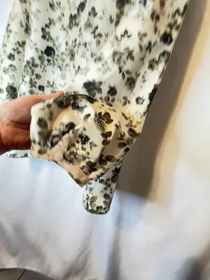 TUCKERNUCK Faded Roses Bouvier Blouse Size Medium thumbnail 12