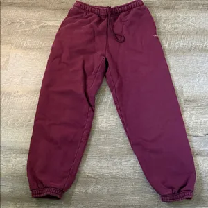 Aritzia Tna Sweatfleece Cozy Fleece Sweatpants in Maroon Size XS thumbnail 3