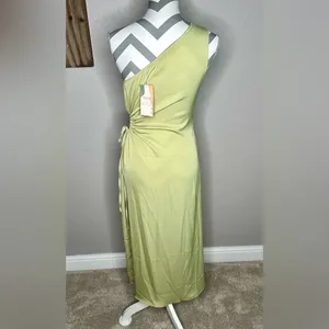 BTFBM NWT Chic One Shoulder Dress in Light Green thumbnail 2