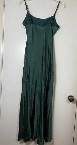 NEW! Selfie Leslie Well Versed Pleated Bust Front Split Dress Forest Green Med thumbnail 6