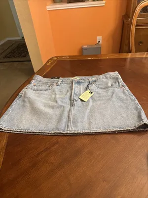 Levi's Mini Jeans Skirt Size 33 thumbnail 2
