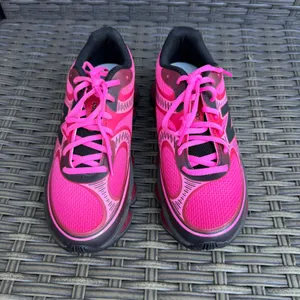 New Balance 9060 Pink Burgundy Black Mesh Running size 5.5/ 7 women thumbnail 3