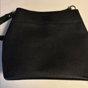 Source Unknown BLACK PEBBLED FAUX LEATHER HANDBAG/CROSSBODY T DESIGN GOLD TONED HARDWARE thumbnail 4