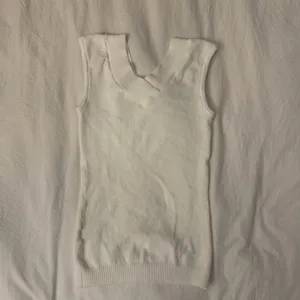 Brandy Melville Amira top in white thumbnail 3