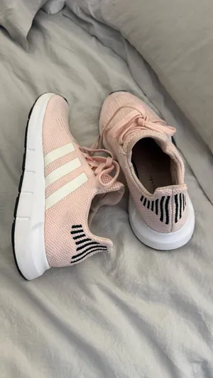 Adidas Women’s Originals Swift Run Ice Pink Athletic Running Shoes - Size 7 thumbnail 5