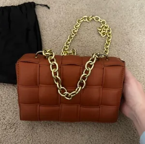 Woven padded bag with chain Orange thumbnail 1