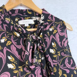 Loft XS Floral Tie Neck Top Sleeveless Black Purple Gold Office‎ Retro Feminine thumbnail 2