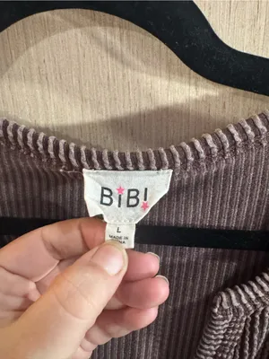Women’s BiBi Brown V-Neck Relaxed Ribbed Sweater Size Large thumbnail 2