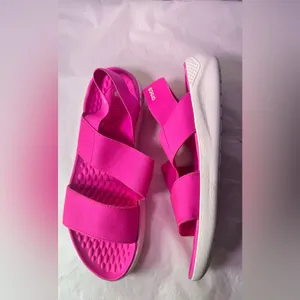 Crocs Women’s LiteRide Sandal — Hot Pink thumbnail 6