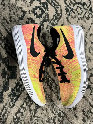 Nike Women’s LunarEpic Low Flyknit OC Size 8 thumbnail 2