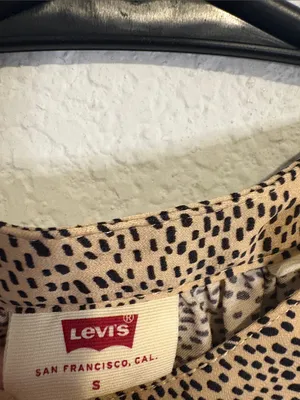 Levi’s small Relaxed button up Tan Printed Blouse - Women's Top thumbnail 2