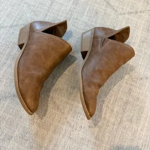 Universal Threads Brown Leather Ankle Boots 9 thumbnail 4