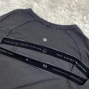 Lululemon Black White Stripe Swiftly Tech Long Sleeve Thumb Holes Sporty Yoga thumbnail 5