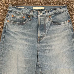 Levi’s Wedgie Jeans thumbnail 2