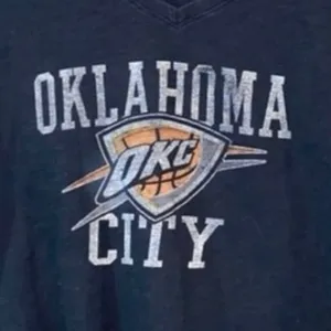 '47‎ Brand Oklahoma City Thunder V Neck Graphic Tee Women's Large thumbnail 2