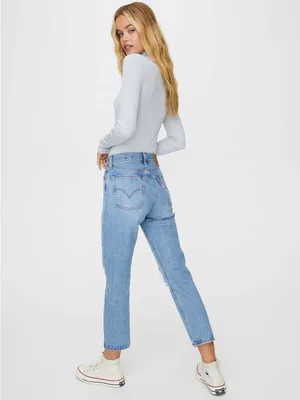 Aritzia Levi’s Wedgie Straight High Rise Mom Jeans Size 28 Distressed Light Wash thumbnail 6