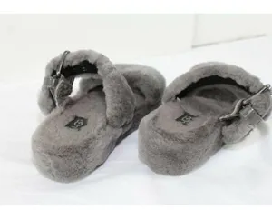 ladies UGG sandals size 7 clean thumbnail 5