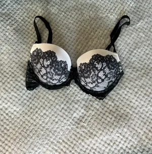 Victoria's Secret Dream Angels Lace Bra thumbnail 4