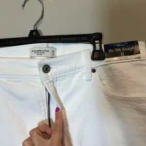 Abercrombie & Fitch Curve Love The 90s Straight Mid Rise White Jeans 31 Long NWT thumbnail 4