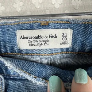 Abercrombie & Fitch‎ The 90s Straight Ultra High Rise Distressed Jeans thumbnail 3