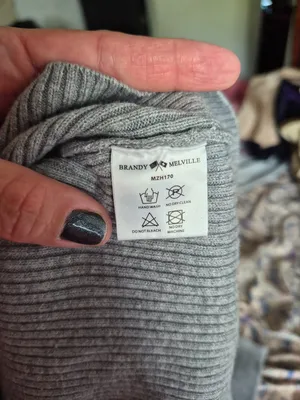 Brandy Melville Gray cropped Sweater thumbnail 9