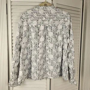 Pilcro Anthropologie The Whitney Tropeze‎ Embroidered Button Front Blouse Medium thumbnail 2