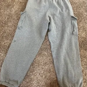 Lululemon Scuba Mid-Rise Oversized Cargo Jogger thumbnail 2
