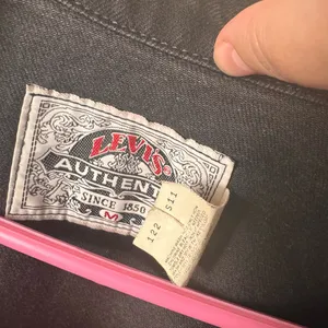 vintage 90s levi’s 77598-0260 black denim trucker jacket men’s M boxy thumbnail 6