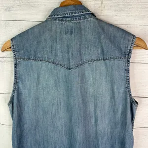 Gap Denim Sleeveless Western Chambray Pearl Snap Button Down Shirt Womens Small thumbnail 5